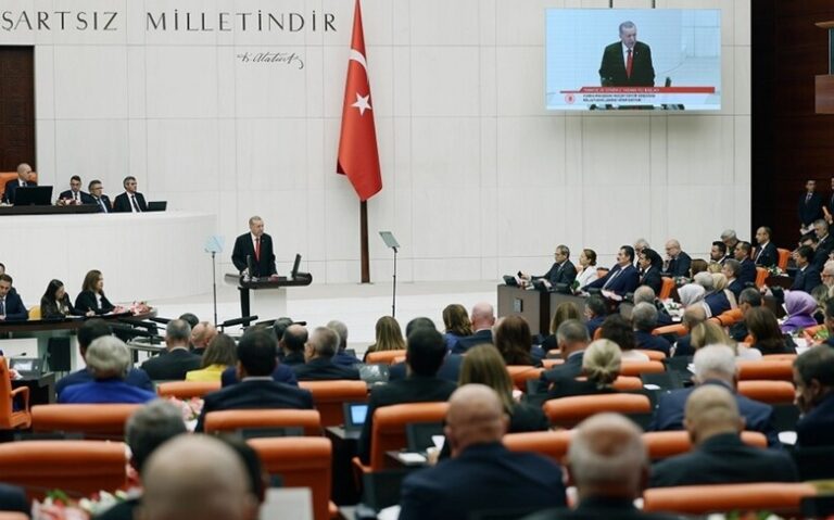 البرلمان التركي يقر عملية السلام مع “العمال الكردستاني”