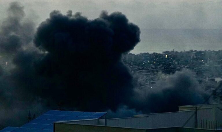 استهداف مبنى في الباشورة (فيديو)