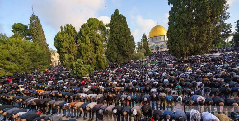 الإحتلال يمنع الفلسطينيين من آداء صلاة العيد