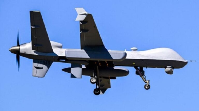 شهداء وجرحى باستهداف سيارة و”فان” على طريق معروب