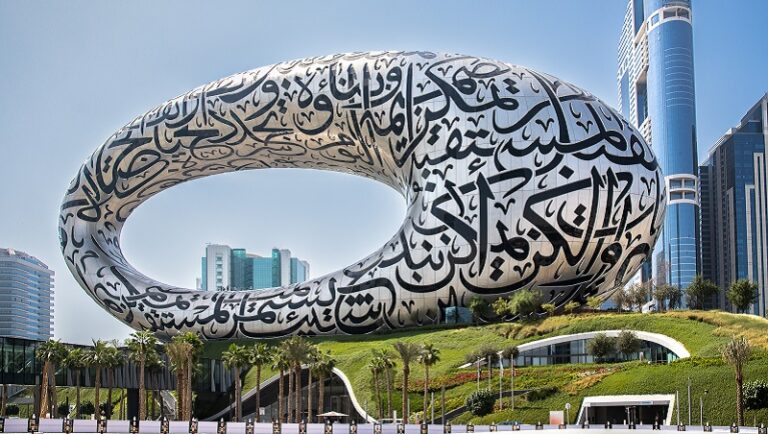 إنذارات لسكان دبي: احتموا!