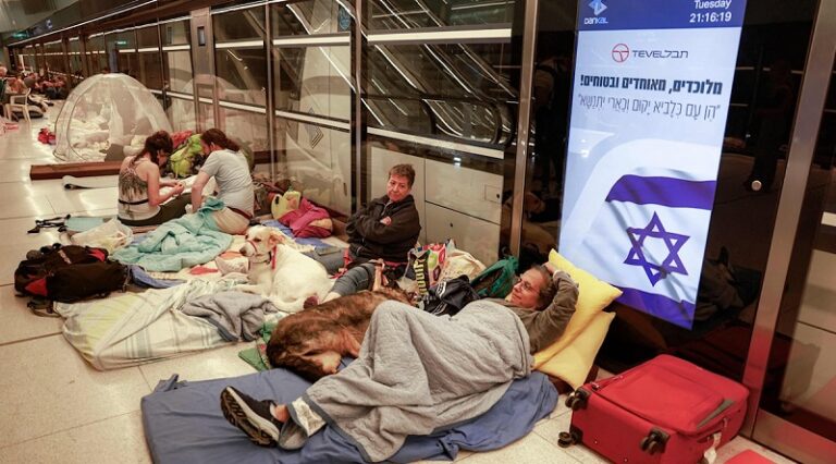 مئات المستوطنين يقضون الليل في المحطات والأنفاق