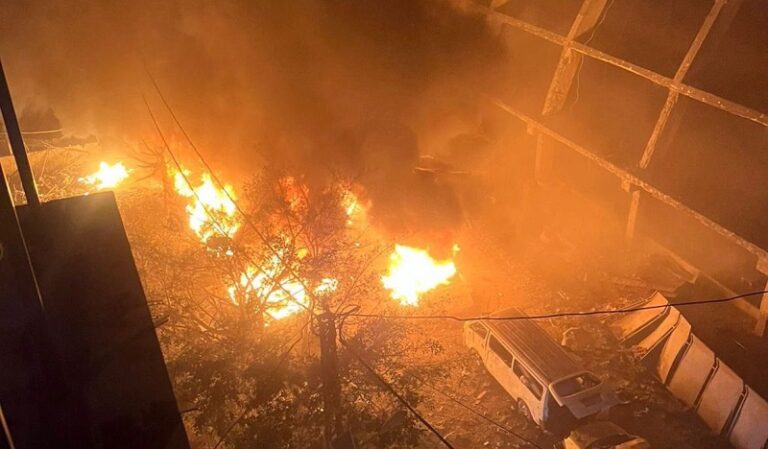 آثار الغارة على الجناح (صور)