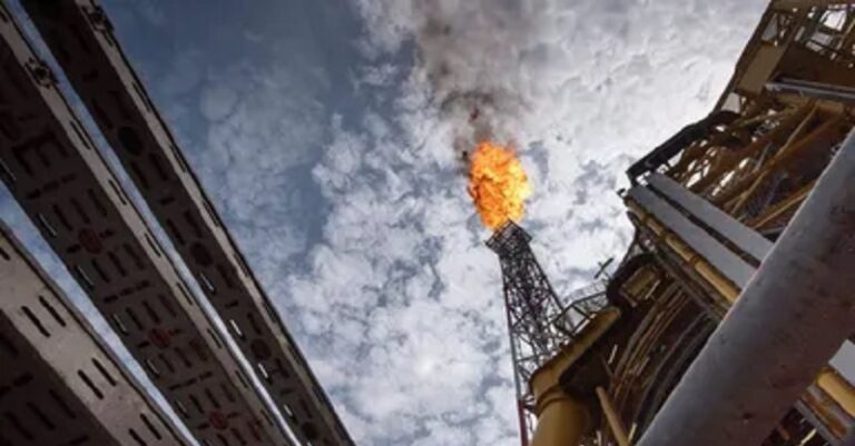 توقيف بعض أنشطة النفط في الإمارات