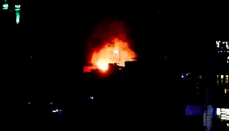 غارة على أوتوستراد السيد هادي (فيديو وصور)