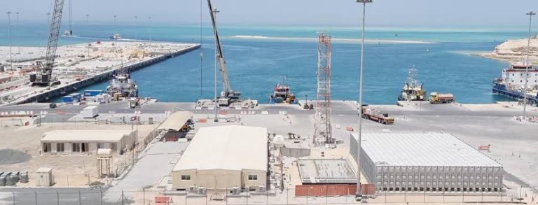 استهداف قاعدة بحرية فرنسية في ميناء أبو ظبي (صورة)