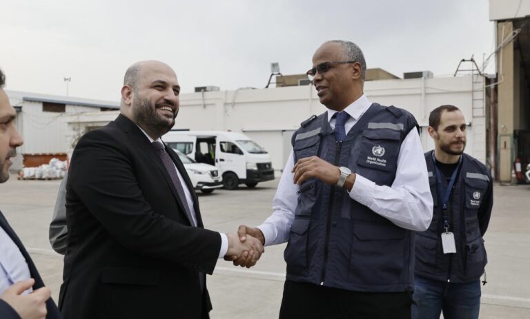 لبنان يتسلم 35.8 طن مساعدات طبية (صور)