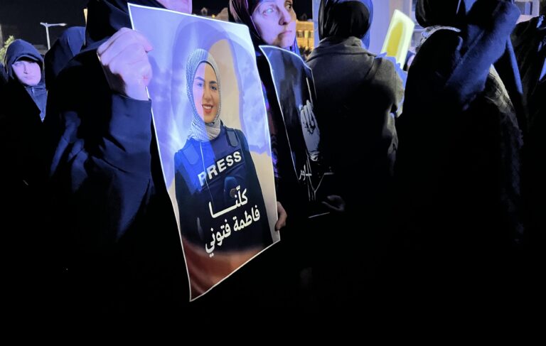 مسيرة حاشدة في بيروت تنديدًا باغتيال الصحافيين (فيديو وصور)