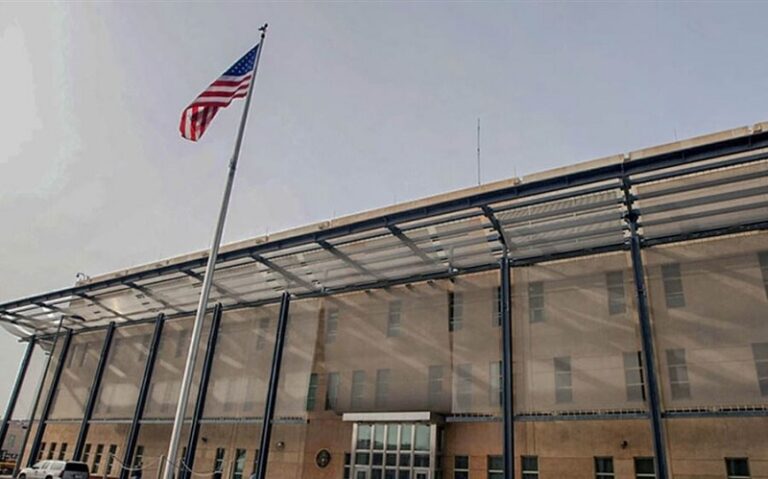 السفارة الأميركي في بغداد تجلي المزيد من الموظفين