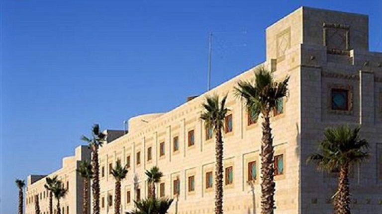 الأمن العام الأردني يدعو سكان محيط السفارة الأميركية إلى التزام منازلهم مؤقتًا