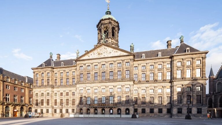 انفجار بمدرسة يهودية في أمستردام