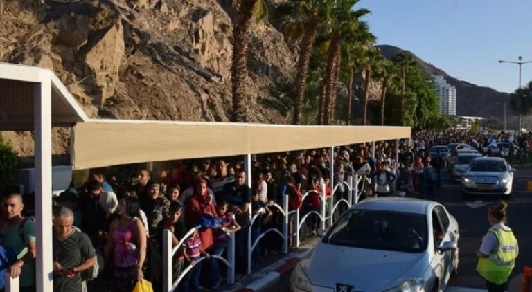 نزوح 1000 مستوطن من عراد