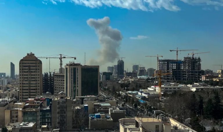 العدو يستهدف معسكر منتخب إيران للمصارعة