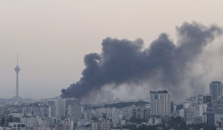 استهداف وحدات صناعية في إيران