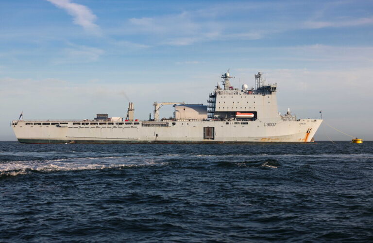 سفن حربية بريطانية تستعد للتوجه شرق المتوسط