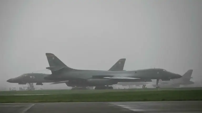 بريطانيا تسمح لأميركا استخدام قواعدها!