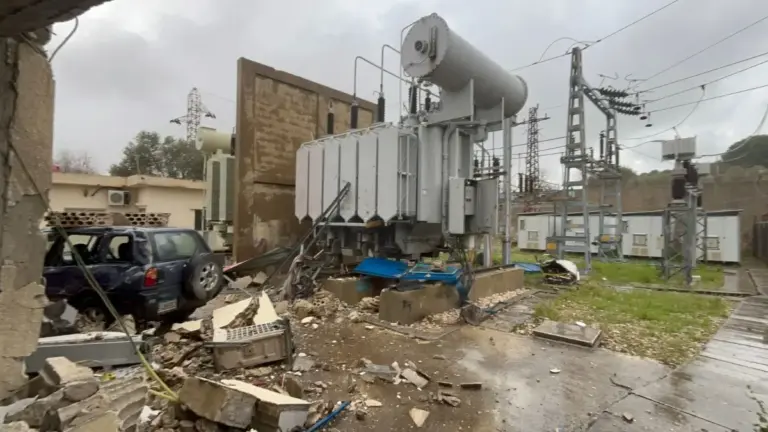 الاحتلال يدمر محطة كهرباء السلطانية ويقطع التيار عن القرى!