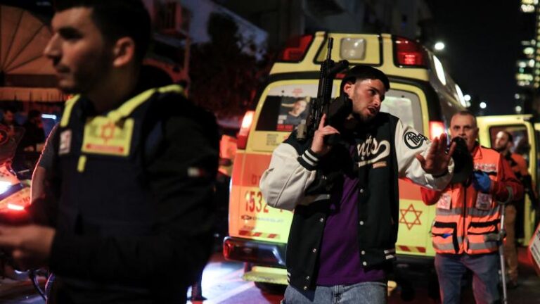 قتيل و3 اصابات من الصهاينة في “تل أبيب” (صور وفيديو)