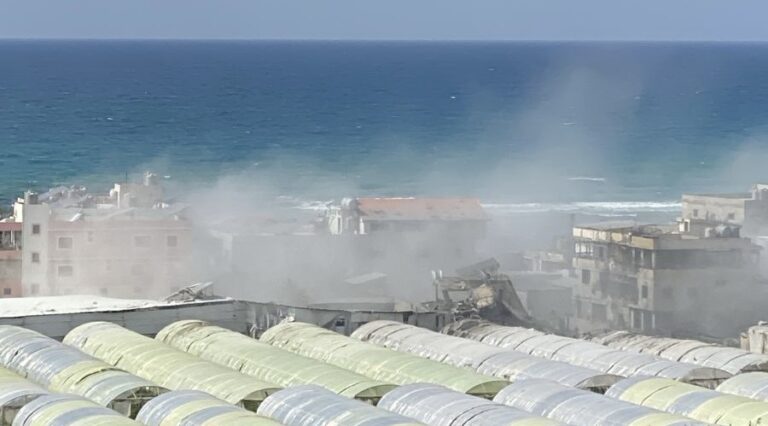 غارة على منزل في الصرفند (صور وفيديو)