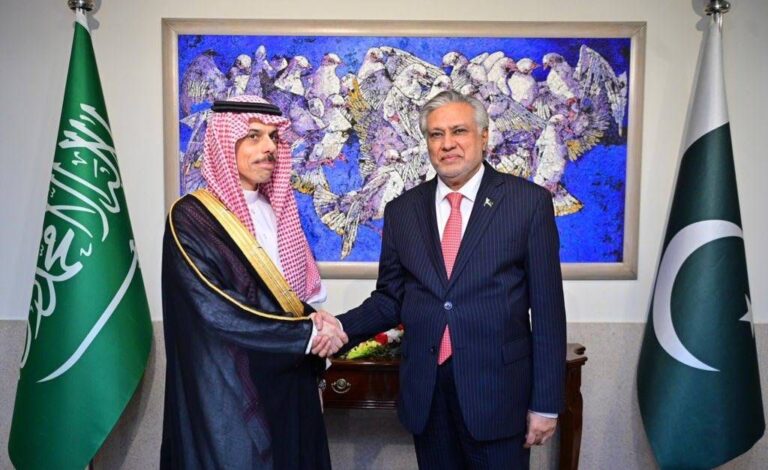 “الرباعي السني” في باكستان.. مبادرة لإنهاء الحرب؟