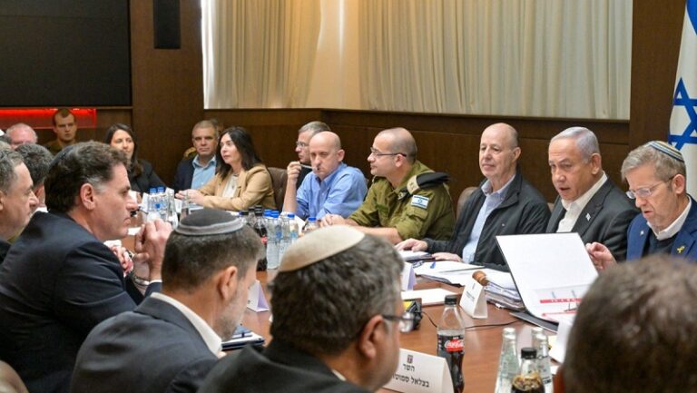 الإعلام العبري: إجتماع لبحث ملفي إيران ولبنان الاثنين