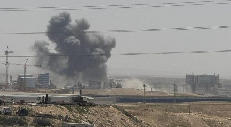 استهداف مجمع الصناعات في النقب.. ولا خطر من انبعاث مواد سامة وكيميائية؟