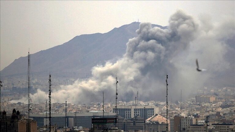 استهداف سيارة للهلال الأحمر في محافظة فارس الإيرانية