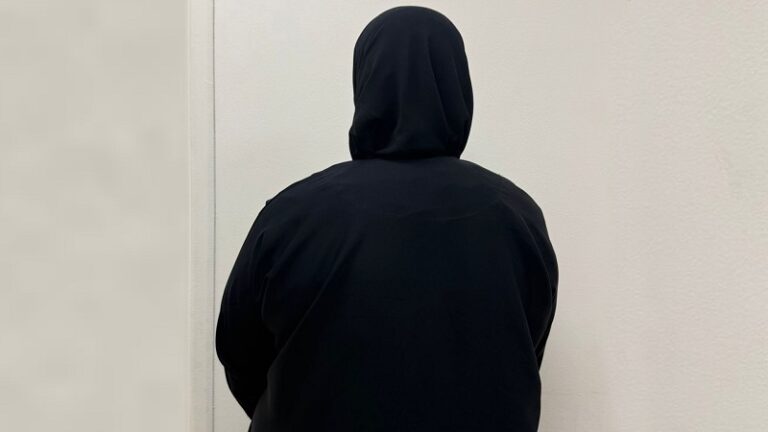 قتلت طفلَيها خنقاً!