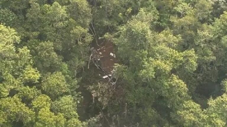 8 قتلى بتحطم مروحية في إندونيسيا