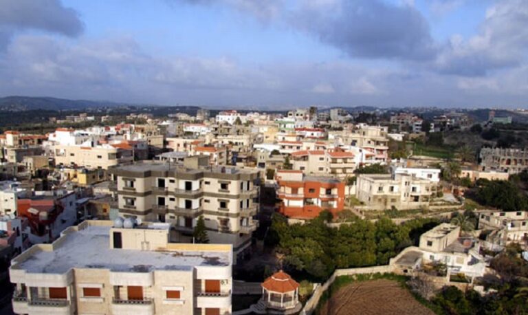 بالفيديو – آثار الغارة على العباسية.. انتشال جثامين 3 شهداء