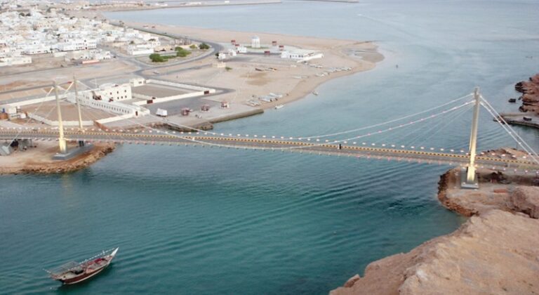 إيران تتوعّد: ردّ قادم على استهداف سفينة إيرانية في بحر عُمان!