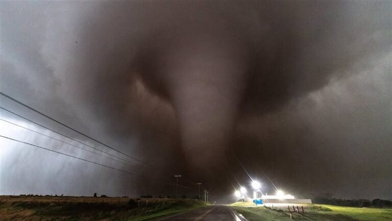 إعصار يضرب ولاية أوكلاهوما الأميركية (فيديو)