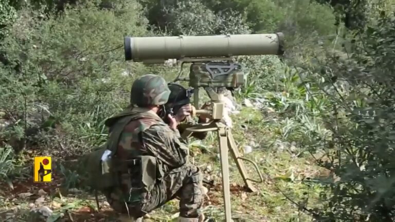 بالفيديو.. المقاومة تستهدف آلية هندسية في بنت جبيل