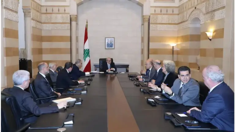 الحكومة تواكب المسار التفاوضي وتبحث التطورات الميدانية