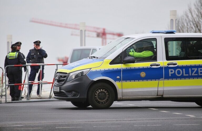 قتيل وجرحى بانفجار تحت جسر للمشاة في ألمانيا! (صور)