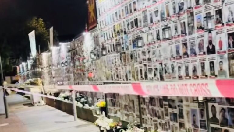 حرق جدار تذكاري لإيرانيين في لندن! (فيديو)