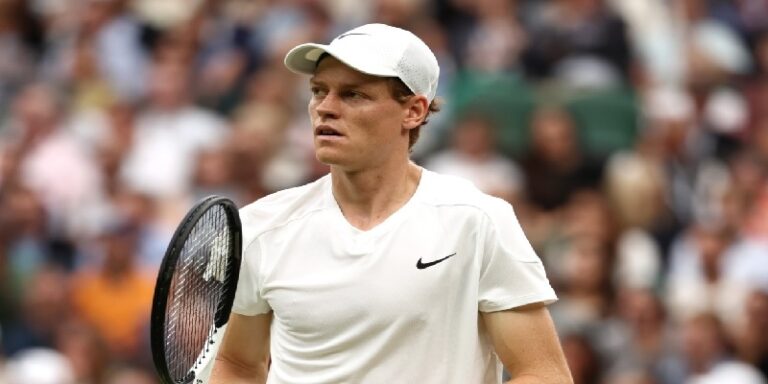 سينر يُحافظ على صدارة تصنيف لاعبي التنس وألكاراز وصيفاً له