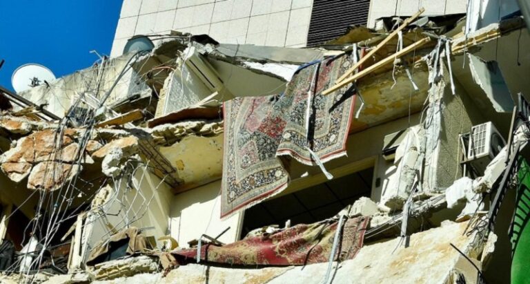 قرض بمليار دولار رغم توافر 4.9 مليارات