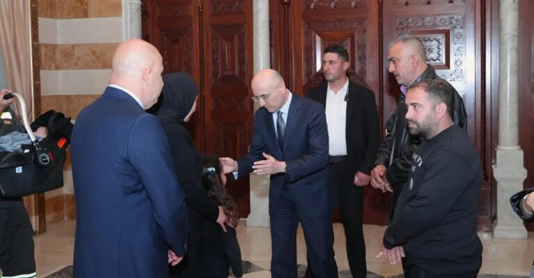 الحجار لعائلات شهداء الدفاع المدني: تضحياتكم موضع اعتزاز والدولة حاضنة لجميع أبنائها