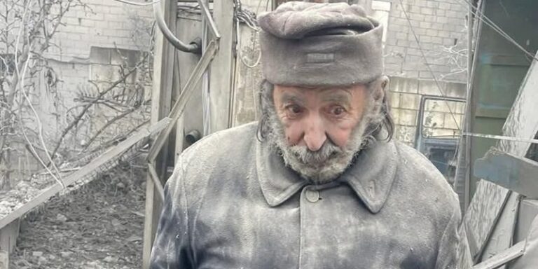وطن في رماد إنسان (صورة)