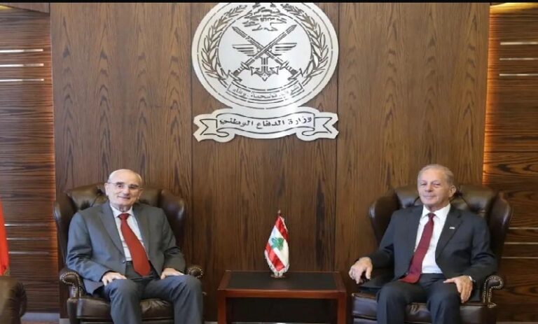 منسى وعيسى يبحثان “اتفاقاً أمنياً” ينهي الحرب ويستعيد سلطة الدولة