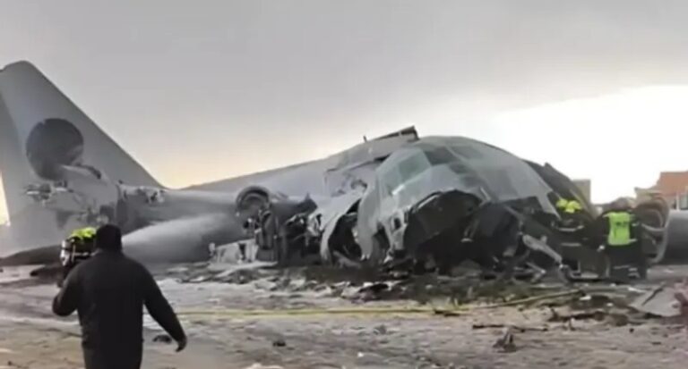 توقيف طيار ومساعده في بوليفيا بعد كارثة تحطم طائرة عسكرية أودت بحياة 22 شخصاً