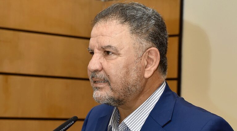 فياض: السلطة بدأت تصويب موقفها.. لكن ذلك غير كافٍ