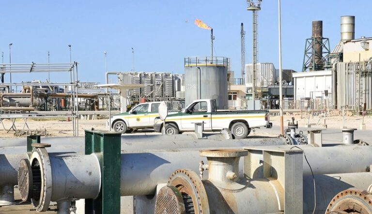 اشتباكات وإعلان حالة الطوارئ بمصفاة الزاوية في ليبيا